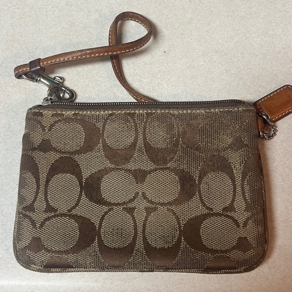 Coach Vintage Signature C Jacquard Wristlet - Picture 4 of 5